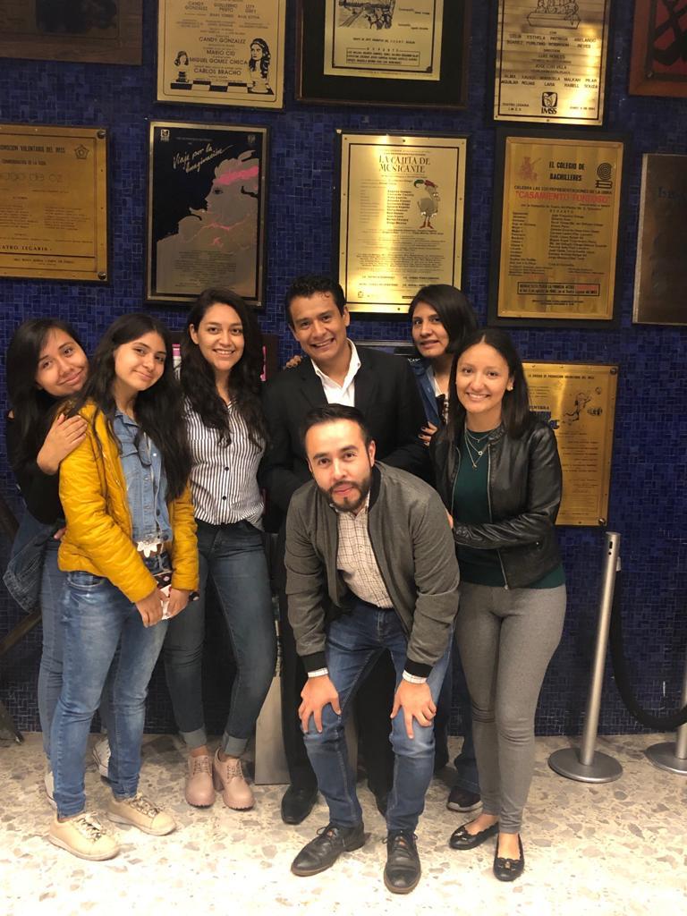 Equipo de Fundación Creer para Crear en evento de Teatro en familia